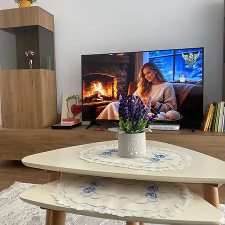 Quiet Near Downtown Apartamento Tirana