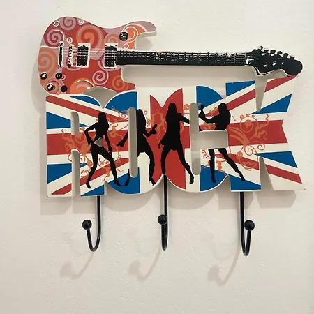 Quiet Near Downtown Apartamento Tirana